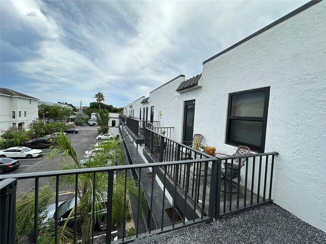 Building Photo - 2705 NE 9th Ave