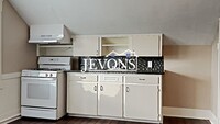 Building Photo - $600 Rent Credit - Charming top-floor apar...