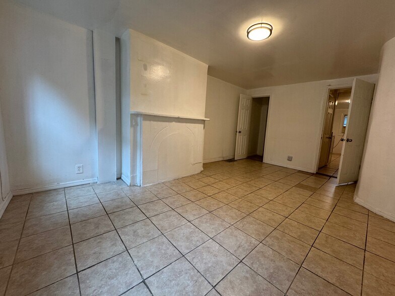 Building Photo - 860 Herkimer St