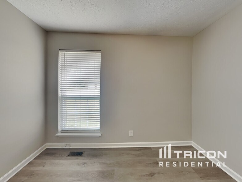 Building Photo - 3101 Chateau Valley Dr