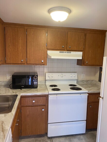 Building Photo - 518 Putnam Ave