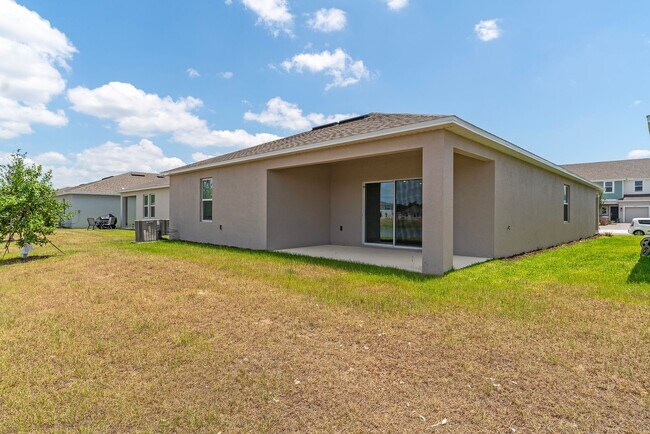 Building Photo - Almost New 4/3.5 Home with Waterview and 2...
