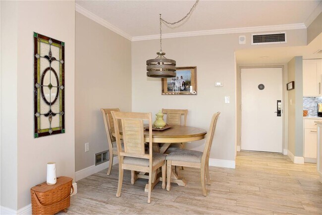 Building Photo - 4900 Brittany Dr S