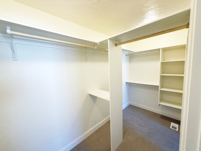 Building Photo - 1286 E Whig Dr