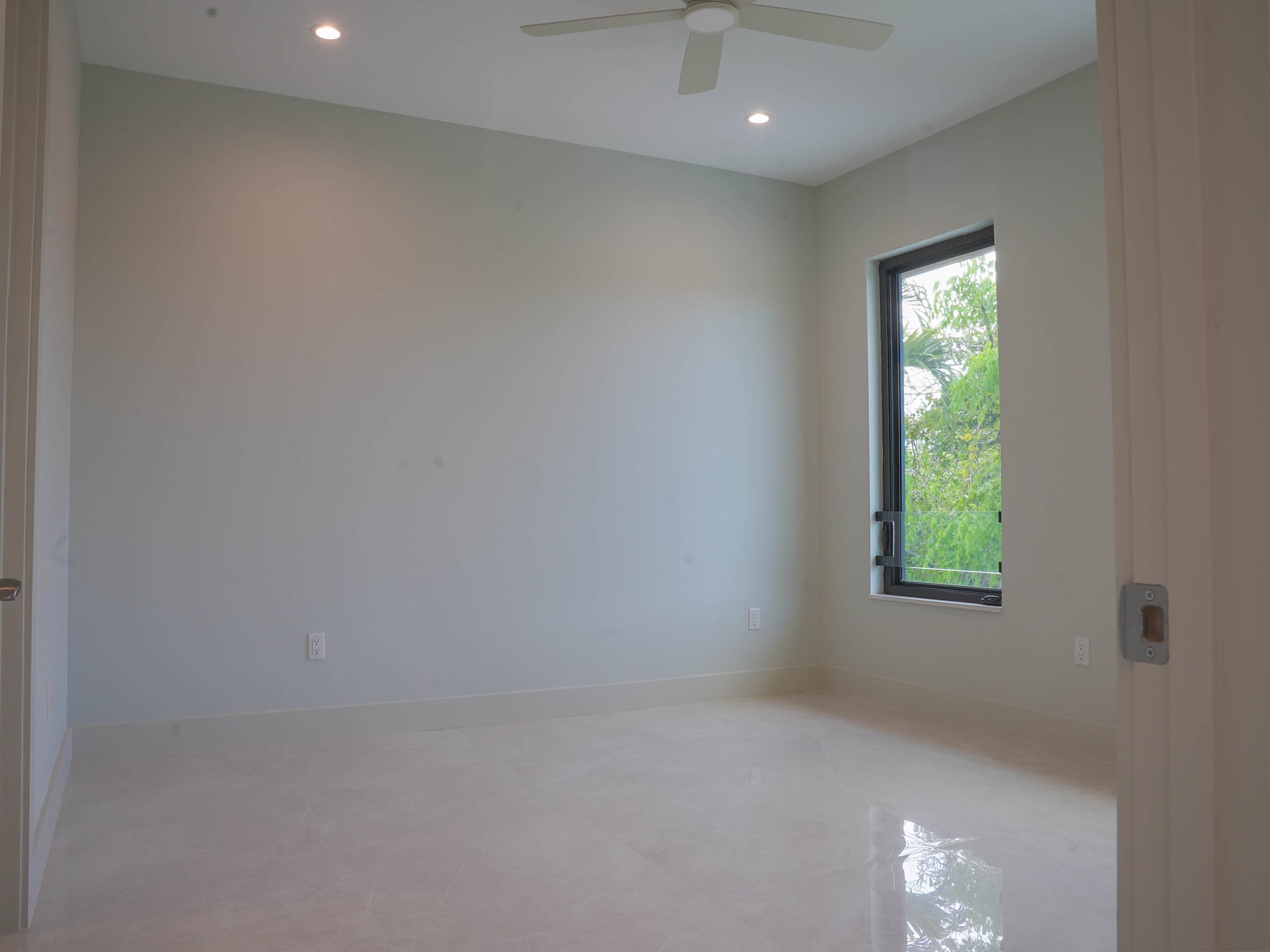 Building Photo - 8410 SW 65th Ave