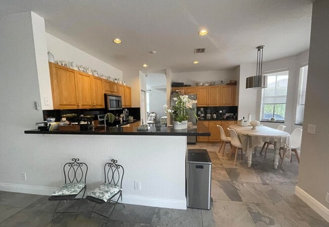 Building Photo - 4230 Palmetto Trail