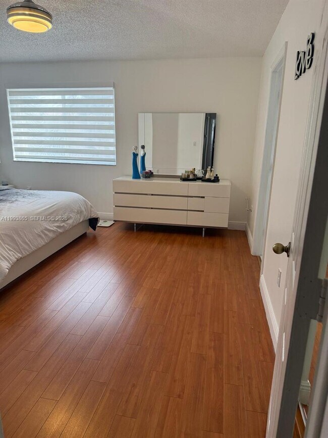 Building Photo - 16418 SW 72nd Terrace