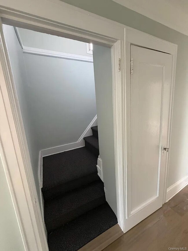 Building Photo - 111 Piccadilly Downs