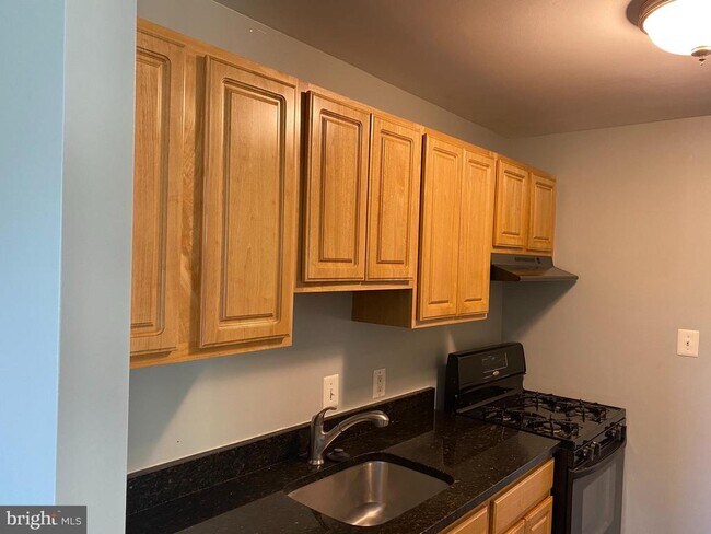 Building Photo - 7101 Donnell Pl