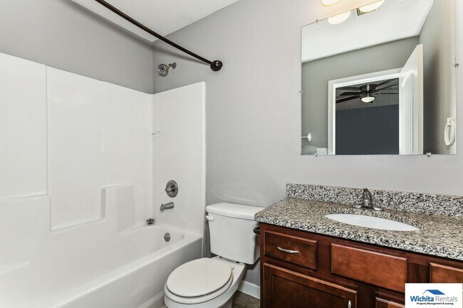 Building Photo - Westside duplex - 3 Bedroom 2 Bathroom  **...