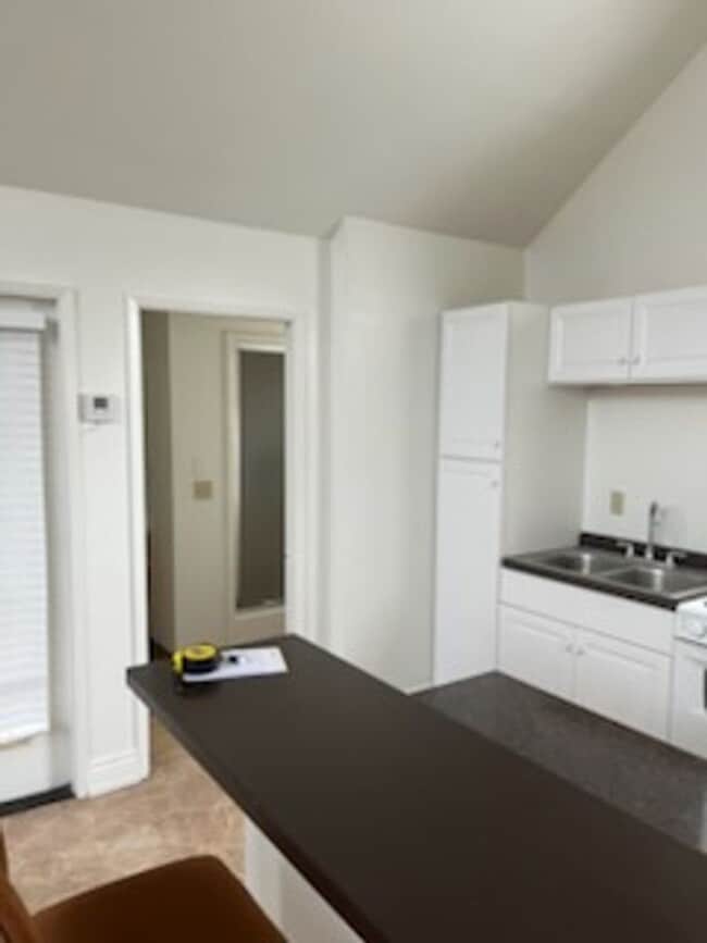 Building Photo - Charming Studio Downtown SLO