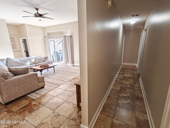 Building Photo - 1505 Majestic View Ln