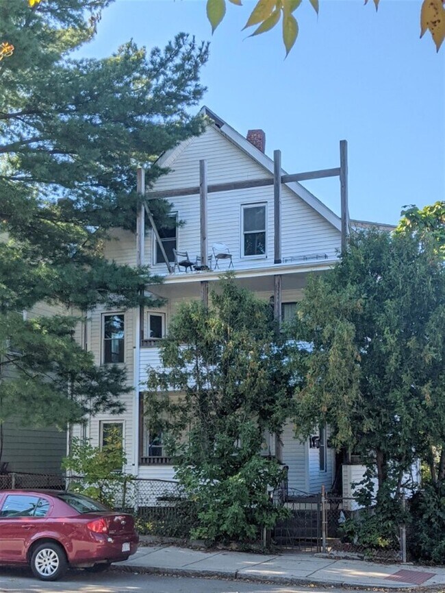 Building Photo - 102 Willow Ave