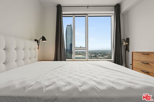 Building Photo - 889 Francisco St