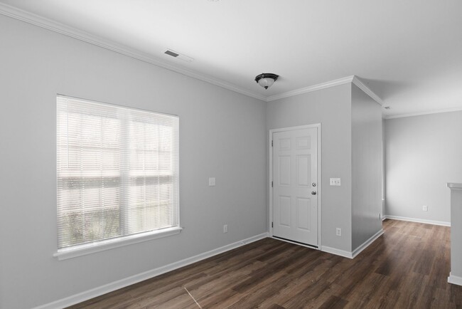 Building Photo - North Raleigh Townhouse with One Car Garage