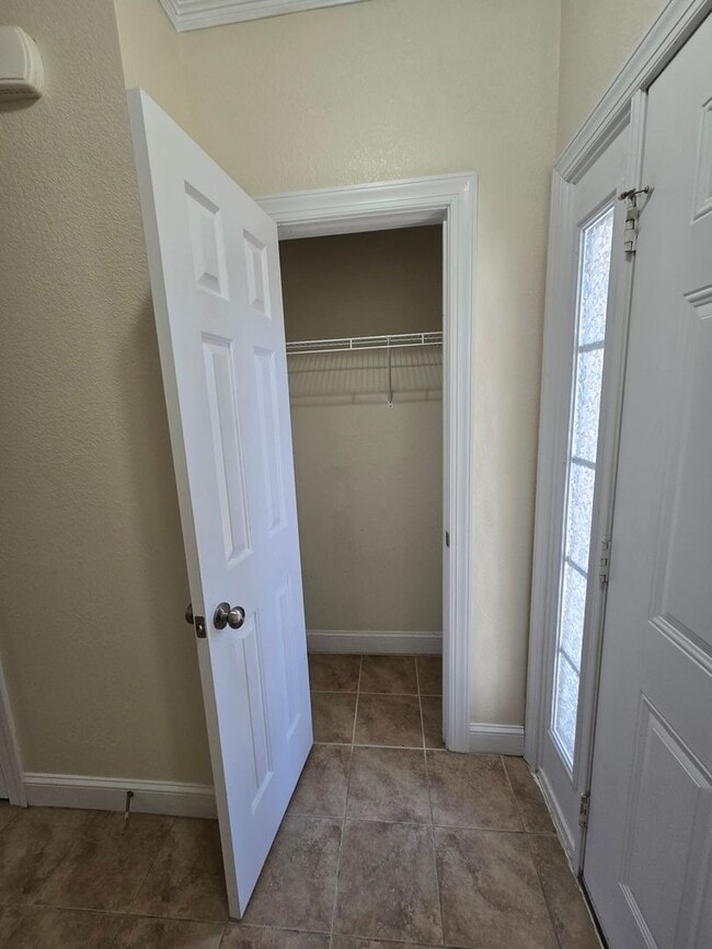 Building Photo - Lovely 3 Bedroom house near Town Center