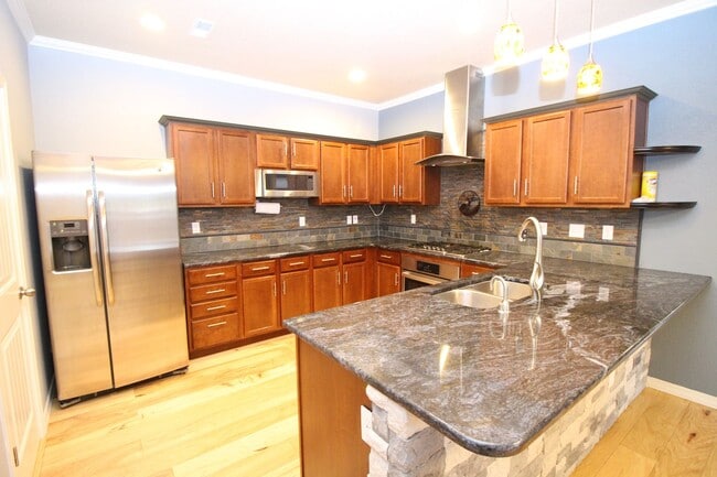 Building Photo - Beautiful 3bdrm 3bath home in Gold Hill Mesa