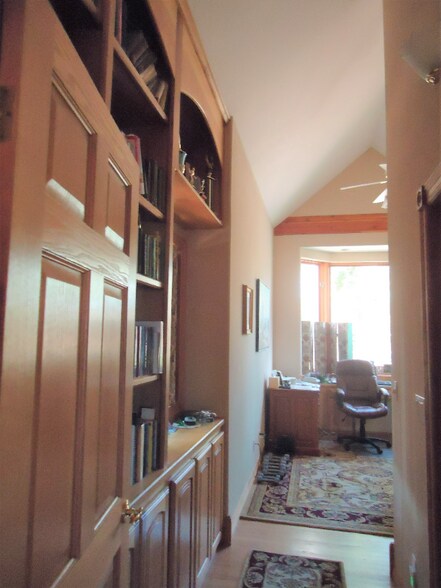 Building Photo - 464 Silver Cir