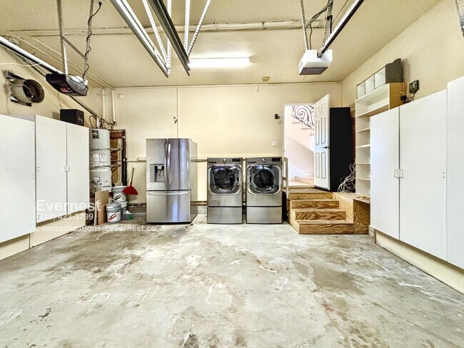 Building Photo - 10211 Clematis Ct