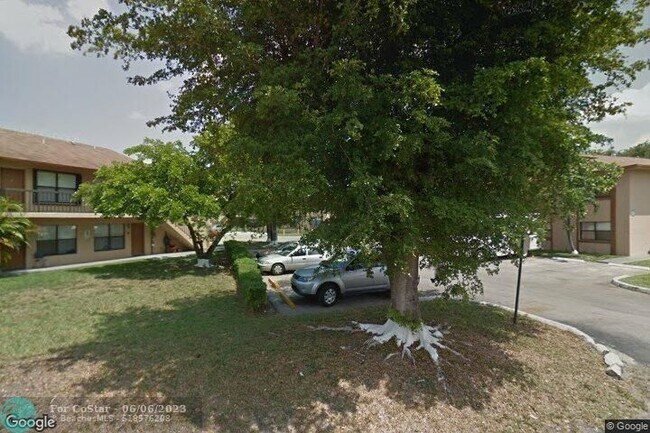 Building Photo - 2605 W 67th Pl