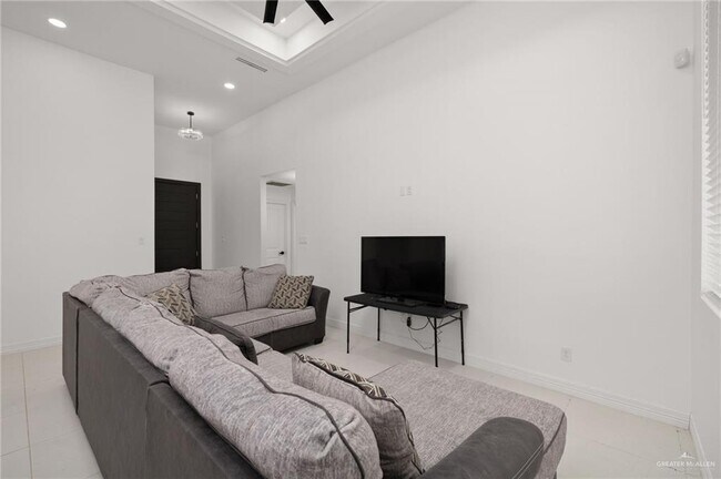 Building Photo - 18 Duncan Ln