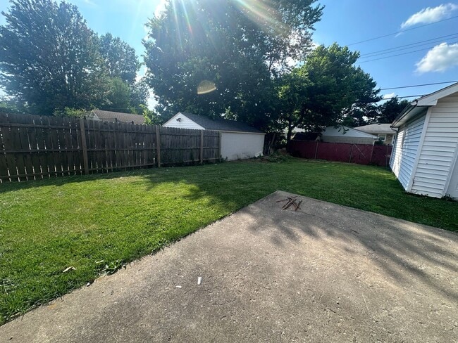Building Photo - Hikes Point 3+ bedroom home with finished basement and garage