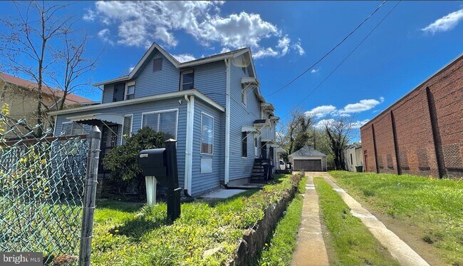 Building Photo - 613 Homestead St