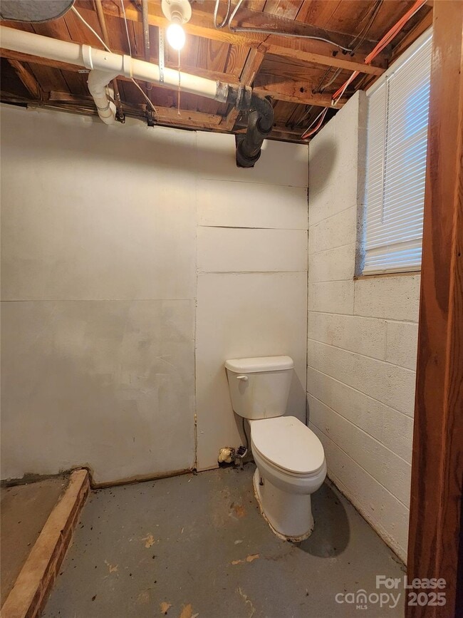Building Photo - 7604 Shady Ln