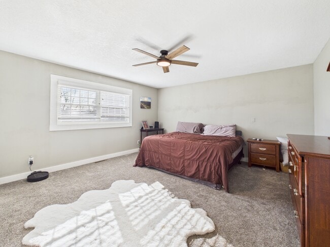 Building Photo - 201 Bluebird Ln