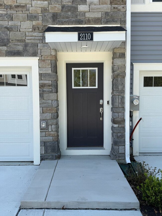 Building Photo - New Townhome Near Route 50 & Downtown Cambridge- RENT SPECIAL Free 2nd Months Rent