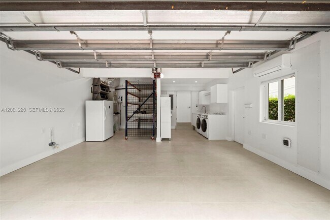 Building Photo - 5510 Orduna Dr