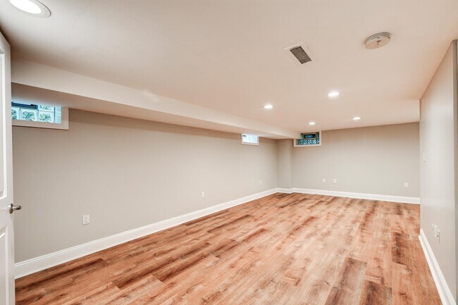 Building Photo - 8451 Water Oak Rd