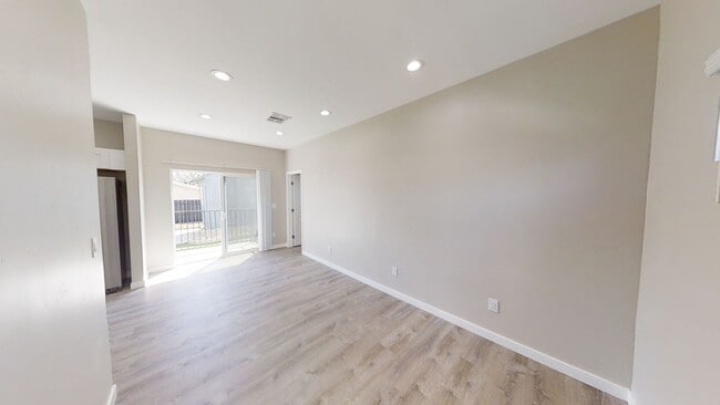 Building Photo - 4 BD House!