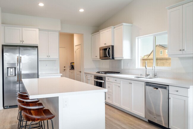 Building Photo - 44721 Melkesian Blvd