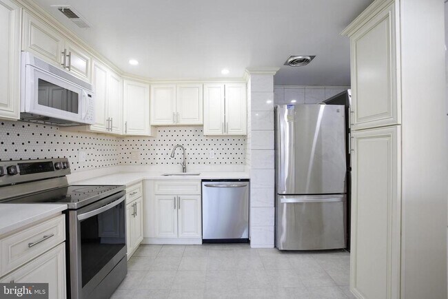 Building Photo - 6317 Park Heights Ave