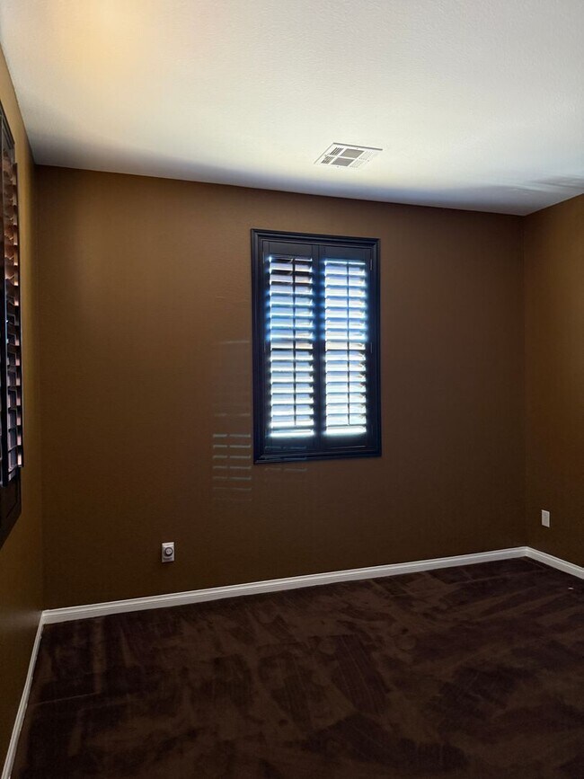 Building Photo - Magnificent Home Located In Guard Gated Tuscany!