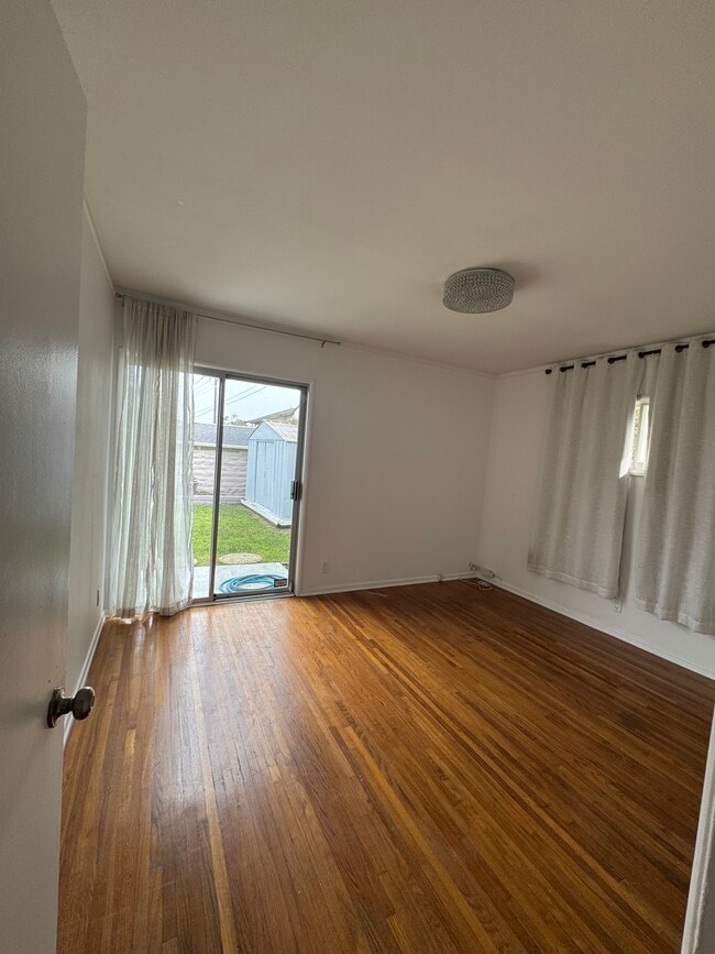 Building Photo - 202 Vía Mesa Grande