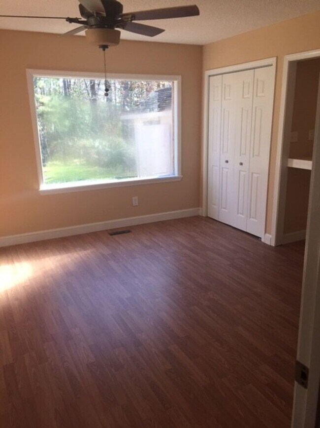 Building Photo - 210 Pineleaf Ln