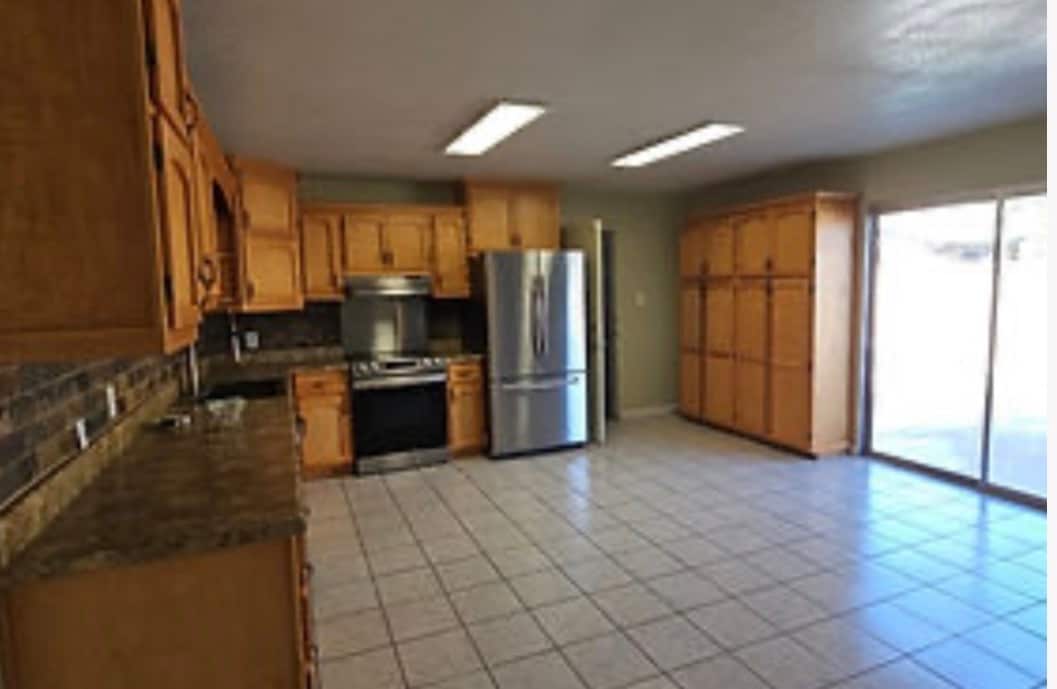 Building Photo - 2911 S Rainbow Ave