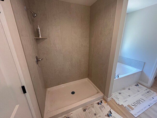 Building Photo - Beautiful, brand-new, 4-bedroom, 2-bath home in Nixa with a 3-car garage.
