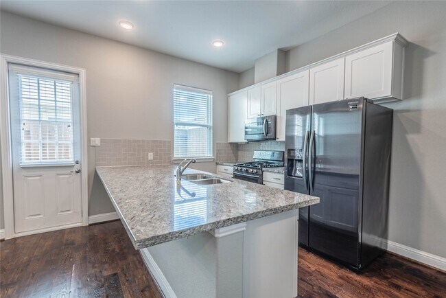 Building Photo - 5431 Camaguey St