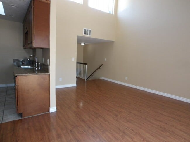 Building Photo - Spacious 2 Bed / 2 Bath Townhome in Resort...