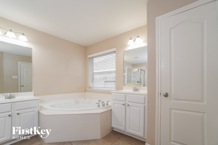 Building Photo - 6403 Alicia Way Dr