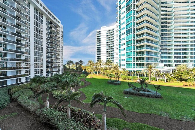Building Photo - 10275 Collins Ave