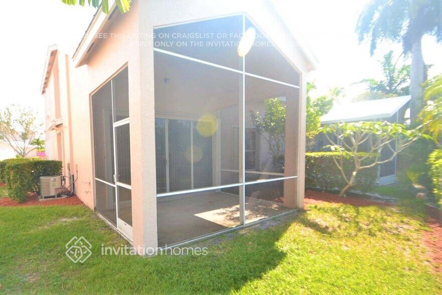 Building Photo - 10777 Pelican Dr