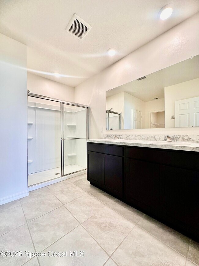 Building Photo - 919 Trinity St