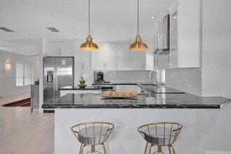 Building Photo - 4 bedroom in Miami FL 33179
