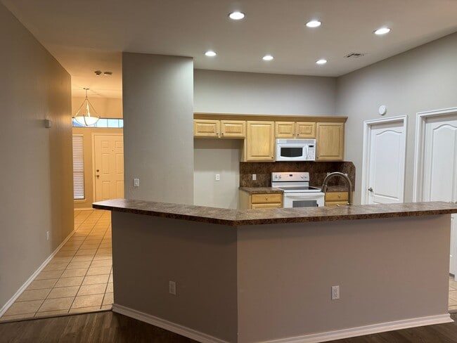 Building Photo - Charming 3 bedroom home with storm shelter in Norman! No carpet and a large pantry!