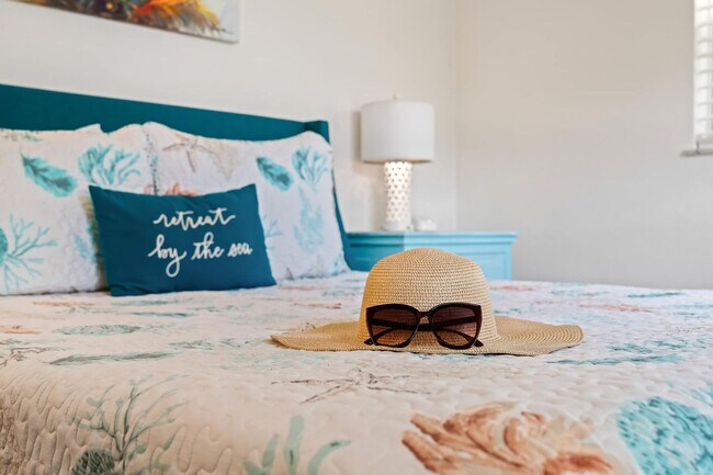 Building Photo - 1341 Bayview Dr