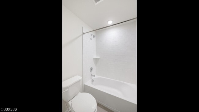 Building Photo - 208 Lavender Wy